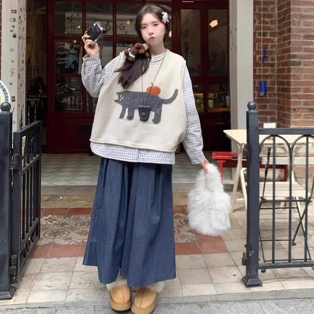 轻迎 卡通印花卷边格子衬衫圆领马甲叠穿针织衫 女款
