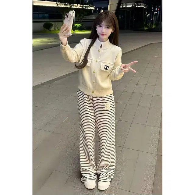 轻迎 刺绣针织毛衣外套高腰条纹直筒拖地裤休闲套装 女款