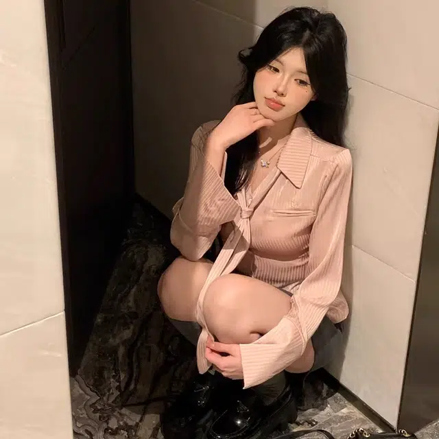 轻迎 缎面刺绣长袖常规休闲风上衣衬衫 女款