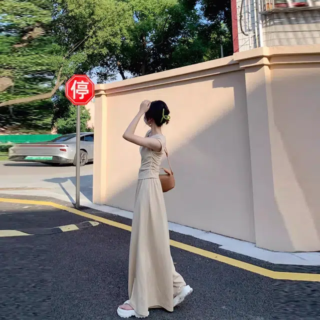 轻迎 设计感褶皱纯色短袖上衣高腰阔腿裙裤休闲套装 女款 杏色