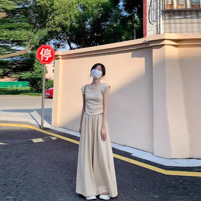 轻迎 设计感褶皱纯色短袖上衣高腰阔腿裙裤休闲套装 女款 杏色