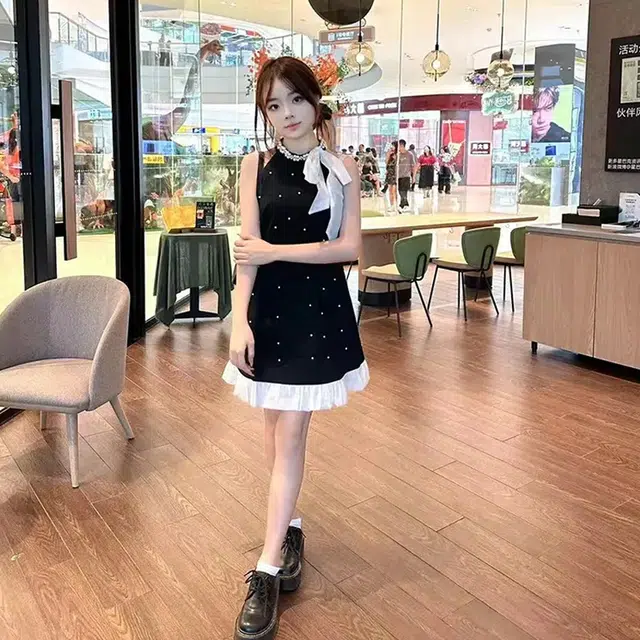 轻迎 纯欲甜辣法式高级感挂脖款赫本小香风无袖连衣裙 女款 黑色