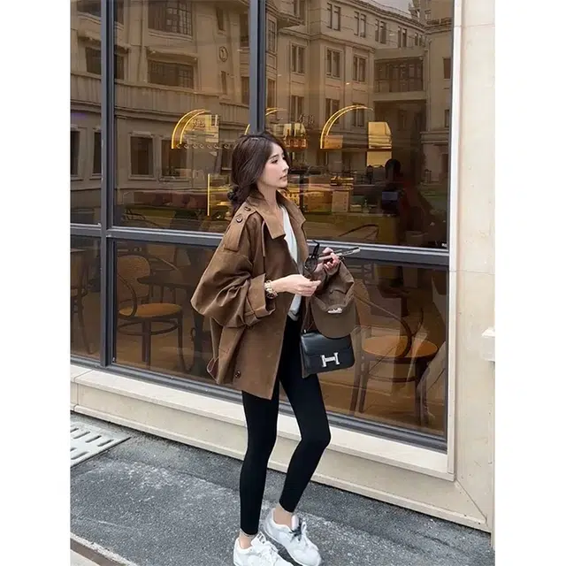 轻迎 设计感立领纯色宽松型复古风大衣 女款