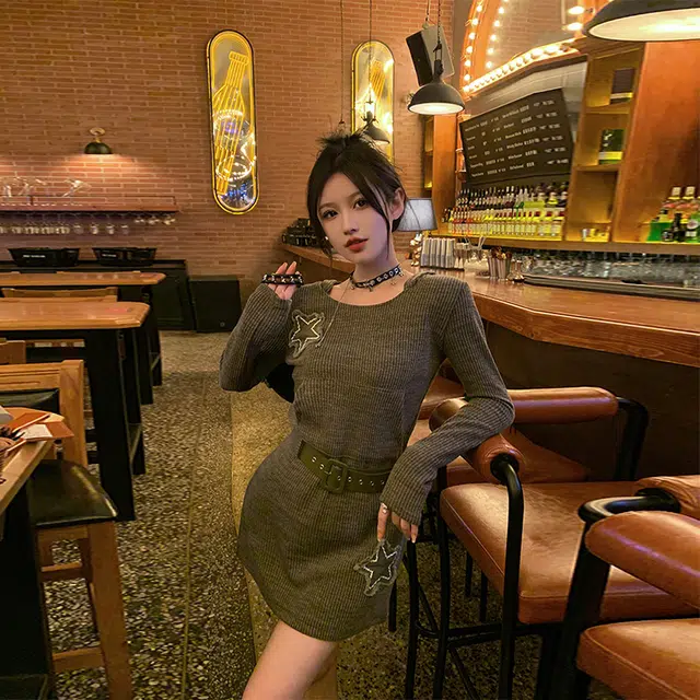 轻迎 法式复古高级感星星刺绣显瘦连帽针织长袖连衣裙 女款