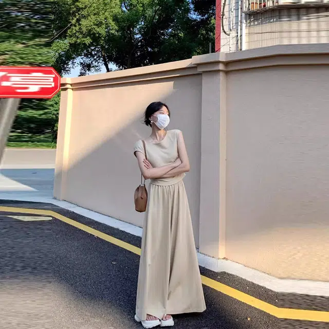 轻迎 设计感褶皱纯色短袖上衣高腰阔腿裙裤休闲套装 女款 杏色