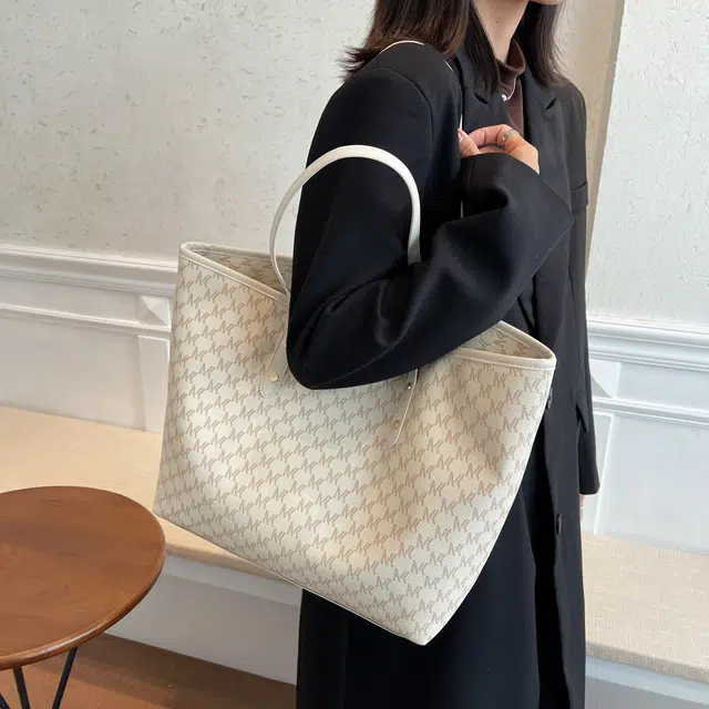 GOBLIN SHARKS 1759 pu Tote