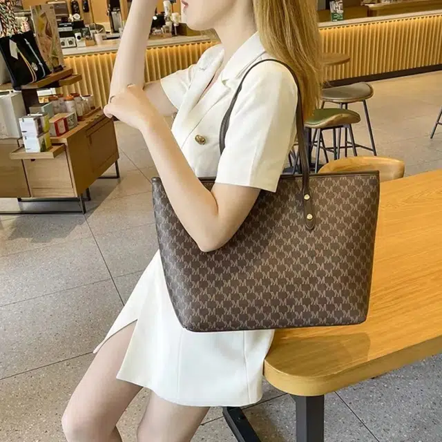 GOBLIN SHARKS 1759 pu Tote