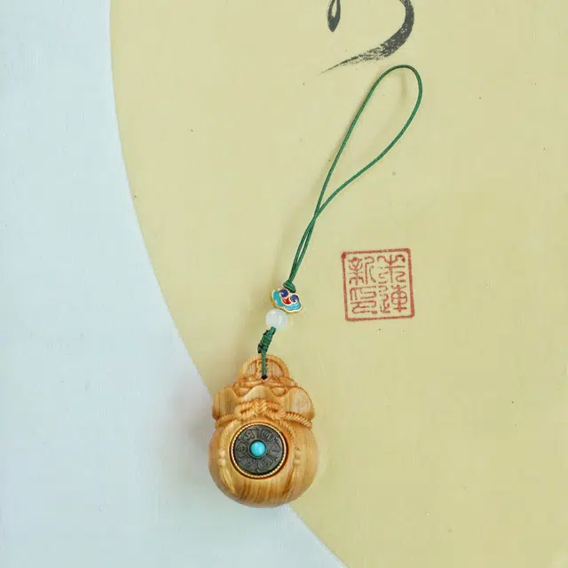 檀欣 新中式 转转福袋汽车钥匙扣挂坠六字真言钱袋手把件挂饰#好运 福运吉祥 招财福袋背包随身把玩饰品 崖柏 木作挂件 男女同款情侣款