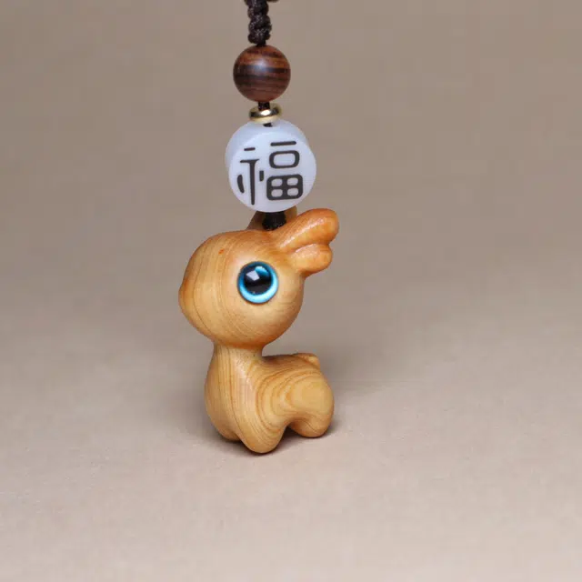 檀欣 国风 一鹿平安 雕刻可爱小鹿车发财有鹿 精致动物背包小挂饰创意 崖柏 挂件 男女同款情侣款