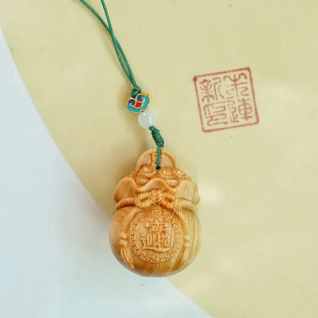 檀欣 新中式 转转福袋汽车钥匙扣挂坠六字真言钱袋手把件挂饰#好运 福运吉祥 招财福袋背包随身把玩饰品 崖柏 木作挂件 男女同款情侣款