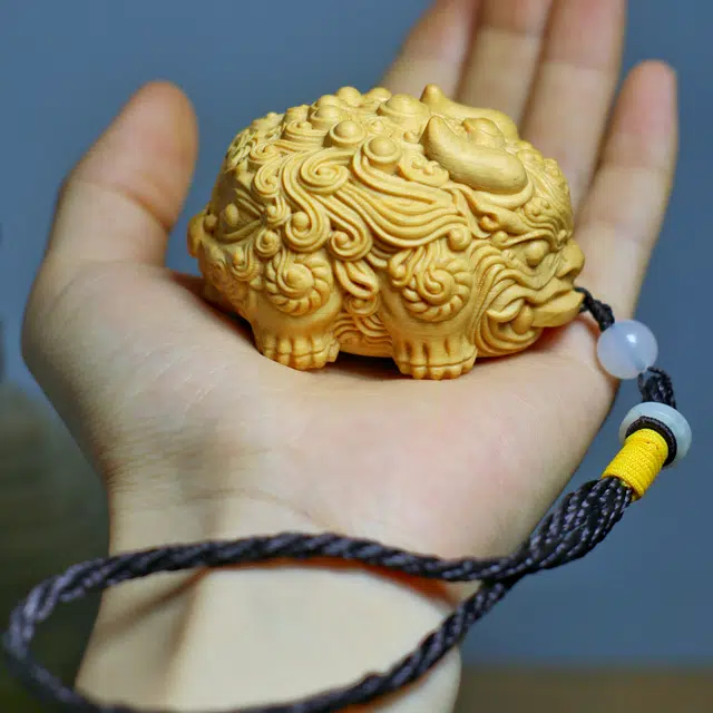 檀欣 新中式 大富大贵 原木雕刻双头大貔貅文玩摆件 钱多多招财转运把玩收藏工艺品 复古民族风随身盘玩 崖柏 把件 男女同款情侣款