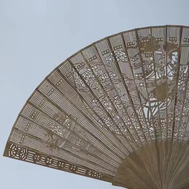 檀欣 国风 镂空雕刻嫦娥奔月苏扇 古风折叠檀香扇子舞蹈扇自带幽香工艺品摆件 木作 把件 男女同款情侣款 楠木 礼盒装