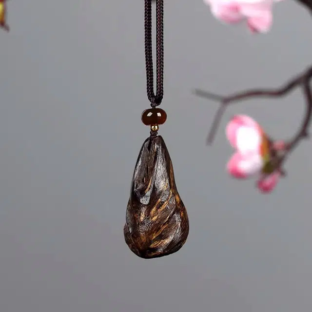 檀欣 高品质臻藏芽庄随形原料香木木质吊坠挂件 满油满脂蜜香凉甜 芬香四溢 平安挂坠礼品 招财纳福 檀木 木作项链 男女同款情侣款