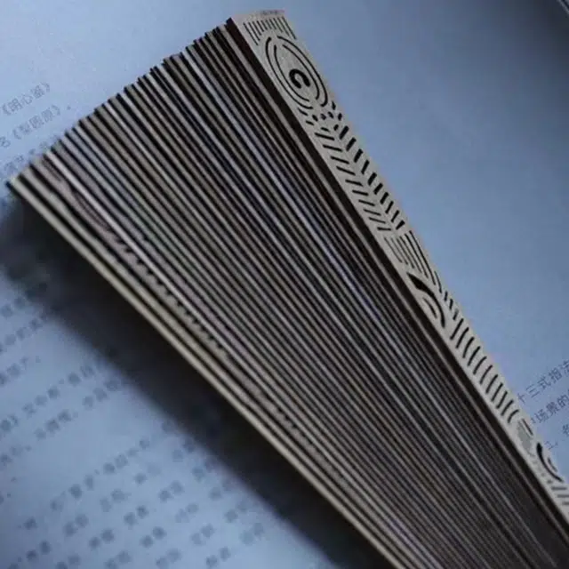 檀欣 国风 镂空雕刻孔雀羽翎 复古折叠扇子舞蹈扇自带幽香家居工艺品摆件 楠木 木作把件 男女同款情侣款 楠木