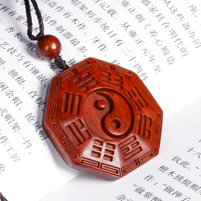 檀欣 国风 雕刻高档红木高油高密太极八卦吊坠灵隐寺招财纳福吉祥平安 复古平安道家转运护身挂坠 紫檀属 木作项链 男女同款情侣款