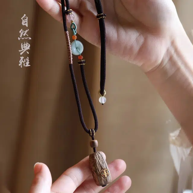 檀欣 【收藏款】五路财神 文莱随形原料香木平安无事牌 满油满脂蜜香凉甜芬香四溢挂饰 檀木 木作项链 通用