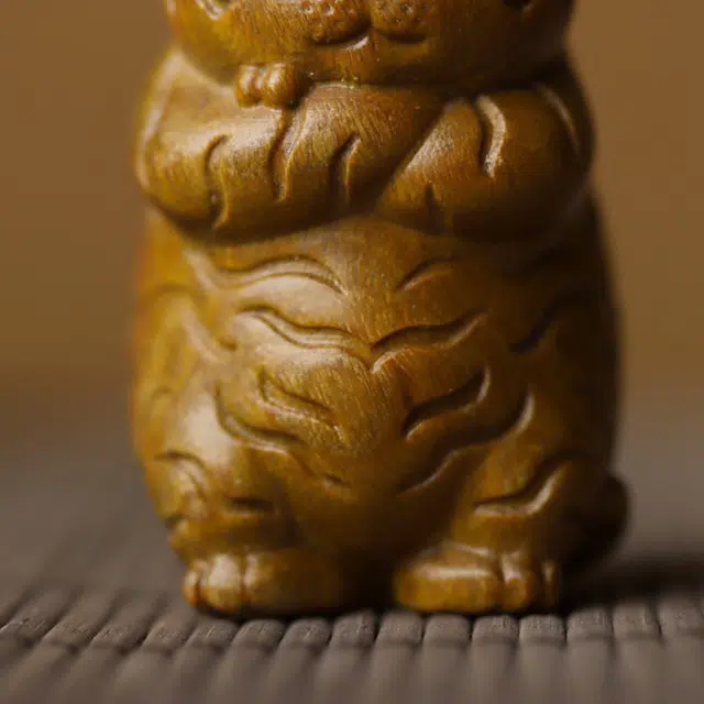 檀欣 复古风国潮文玩工艺品小胖虎随身把玩 绿檀 木作摆件 男女同款情侣款 绿檀