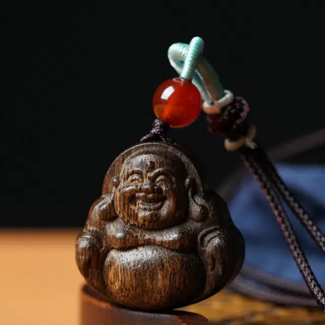 檀欣 国潮 芽庄红木雕刻弥勒挂件佛牌吊坠 招财纳福 平安吉祥 天然香味 复古中式高端古风 檀木 项链 男女同款情侣款