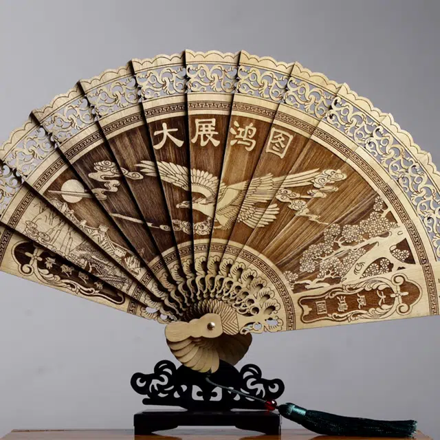 檀欣 国风 镂空雕刻苏扇 大展宏图 年年有余 马到成功 松鹤延年 复古文玩木制扇子 木作 把件 男女同款情侣款 楠木
