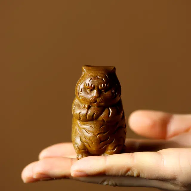 檀欣 复古风国潮文玩工艺品小胖虎随身把玩 绿檀 木作摆件 男女同款情侣款 绿檀