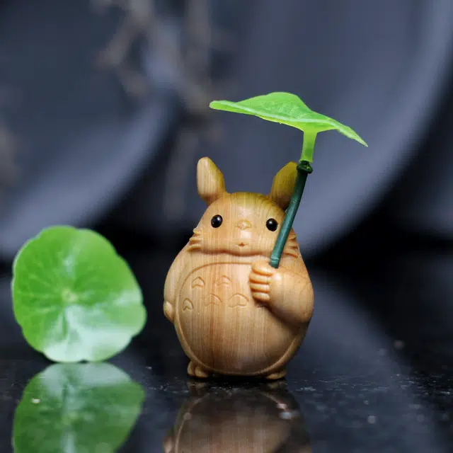 檀欣 新中式 荷叶伞原木雕刻龙猫 招财可爱萌萌哒 轻奢简约随身携带把玩 纳福平安 崖柏 摆件 男女同款情侣款