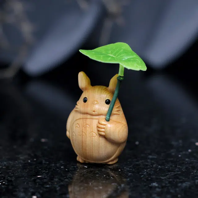 檀欣 新中式 荷叶伞原木雕刻龙猫 招财可爱萌萌哒 轻奢简约随身携带把玩 纳福平安 崖柏 摆件 男女同款情侣款
