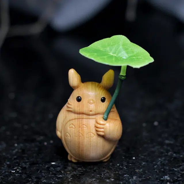 檀欣 新中式 荷叶伞原木雕刻龙猫 招财可爱萌萌哒 轻奢简约随身携带把玩 纳福平安 崖柏 摆件 男女同款情侣款