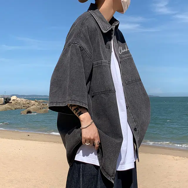 周同学 周杰伦美式经典复古休闲字母印花街头潮牌纽扣落肩翻领宽松短袖衬衫 男女同款
