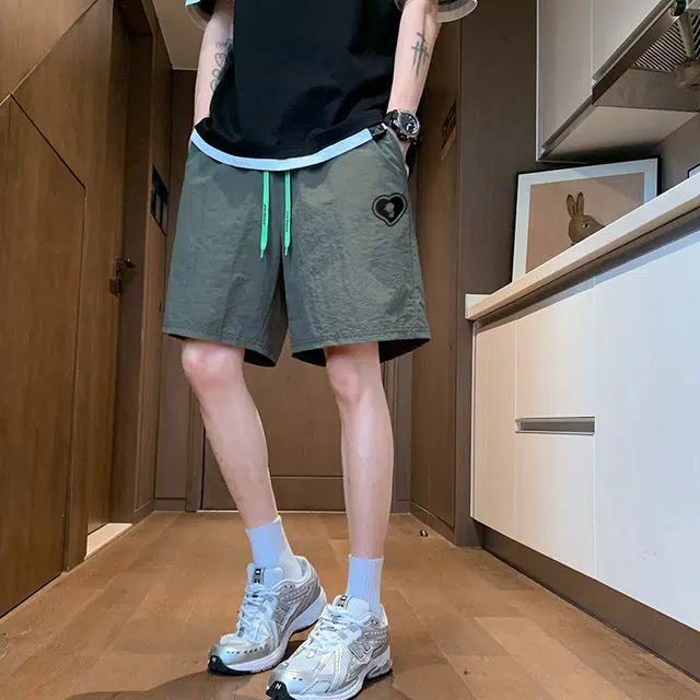 周同学 周杰伦 爱心跑步运动吸汗凉感抗皱五分系带中腰宽松纯色休闲短裤 男女同款