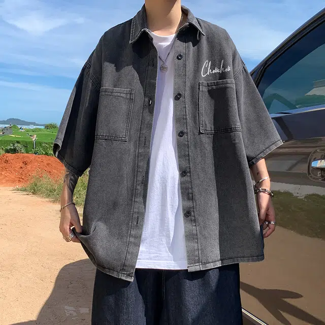周同学 周杰伦美式经典复古休闲字母印花街头潮牌纽扣落肩翻领宽松短袖衬衫 男女同款