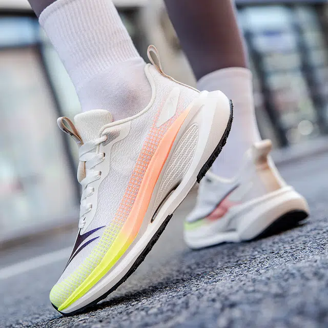 金莱克 透气舒适时尚 潮流经典百搭 运动休闲 低帮跑步鞋 男女同款 白色