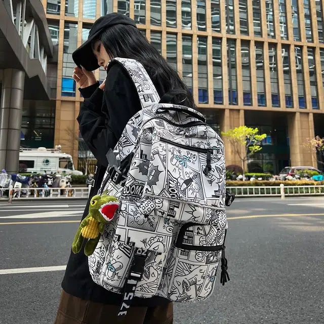 菲姿卓尔 涂鸦漫画男生 尼龙 女时尚潮流双肩包 常规 男女同款情侣款 漫画白/漫画黑/漫画灰/英文黑/英文深蓝/英文白蓝/英文白绿