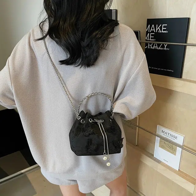 菲姿卓尔 新中式刺绣帆布包包女 小众蝴蝶链条时尚潮流百搭 水桶包手提包 常规 女款 白色/粉色/黑色/蓝色