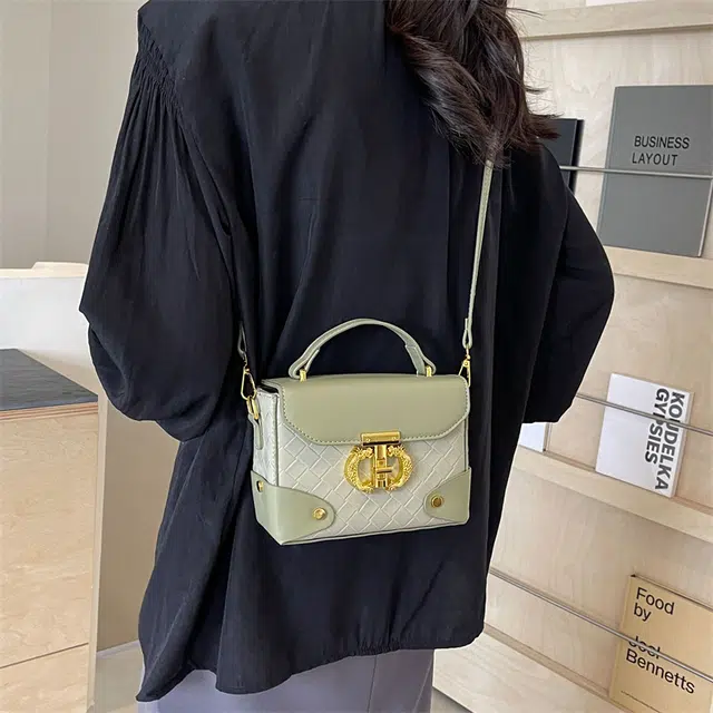 菲姿卓尔 今年流行盒子包包女 潮高级感撞色斜挎包 洋气爆款手提单肩包 常规 女款 米白色/粉色/绿色/蓝色/黑色