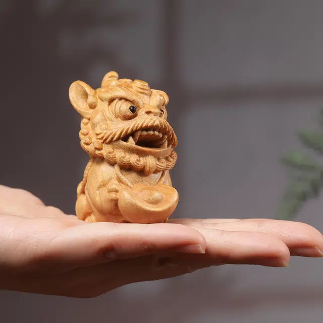 灵晔 新中式国潮复古风醒狮文玩茶桌居家摆件随身盘玩高级轻奢平安上岸八方来财#好运连连 崖柏 把件 男女同款情侣款