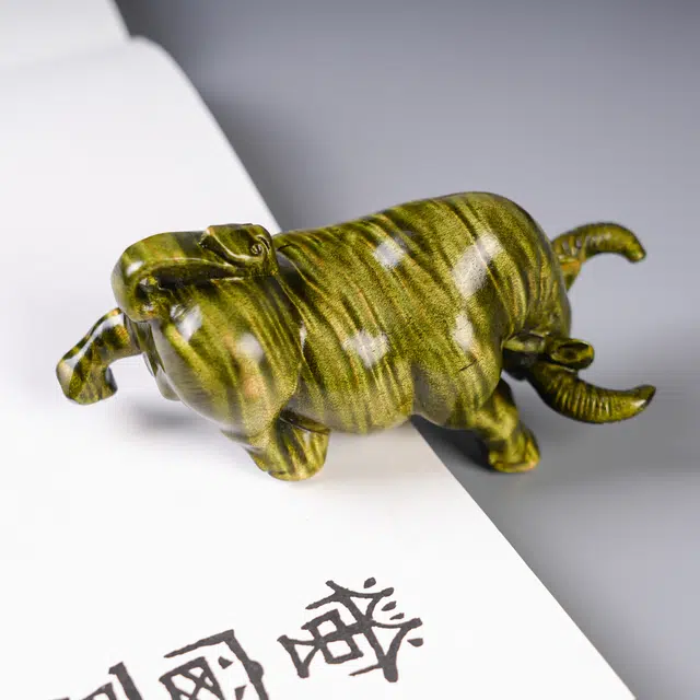 灵晔 国潮新中式轻奢高级感金钱斗牛随身携带文玩盘玩小众百搭吉祥如意诸事顺遂平安喜乐好运 楠木 手把件 男女同款情侣款