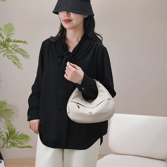 捷朗仕 时尚通勤简约小众设计百搭 尼龙布 单肩斜挎手提包 中号 女款 多色