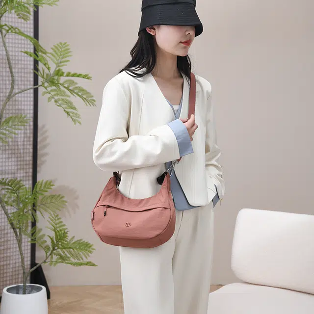 捷朗仕 时尚通勤简约小众设计百搭 尼龙布 单肩斜挎手提包 中号 女款 多色