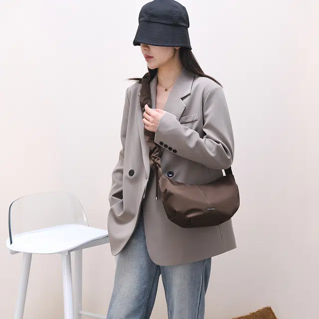 捷朗仕 时尚褶皱腋下包女春夏女士通勤上班单肩简约百搭化妆包 尼龙布 斜挎包 中号 女款 多色