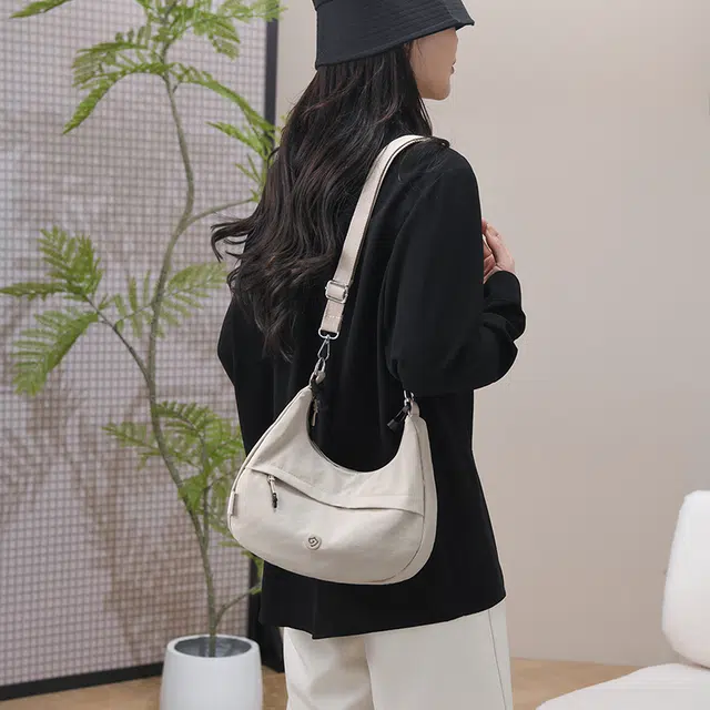捷朗仕 时尚通勤简约小众设计百搭 尼龙布 单肩斜挎手提包 中号 女款 多色