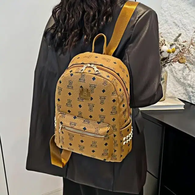 ins PU MOMO