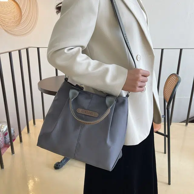 捷朗仕 高级质感通勤百搭秋冬 尼龙 手提斜挎包 中号 女款 树莓粉色/混凝土/淡奶油/黑色