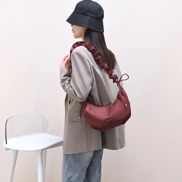 捷朗仕 时尚褶皱腋下包女春夏女士通勤上班单肩简约百搭化妆包 尼龙布 斜挎包 中号 女款 多色