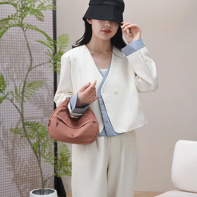 捷朗仕 时尚通勤简约小众设计百搭 尼龙布 单肩斜挎手提包 中号 女款 多色