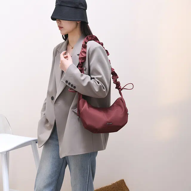 捷朗仕 时尚褶皱腋下包女春夏女士通勤上班单肩简约百搭化妆包 尼龙布 斜挎包 中号 女款 多色