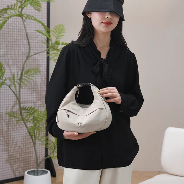 捷朗仕 时尚通勤简约小众设计百搭 尼龙布 单肩斜挎手提包 中号 女款 多色
