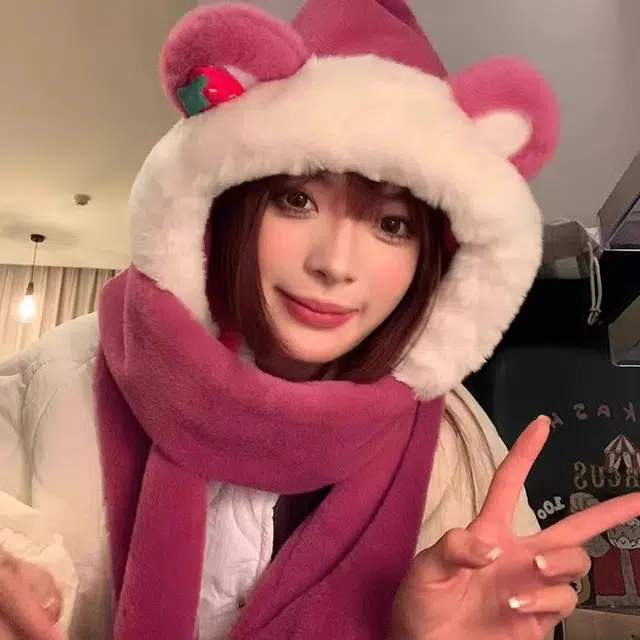 艾情草之恋 小熊帽子围巾手套一体 可爱草莓 玩偶周边