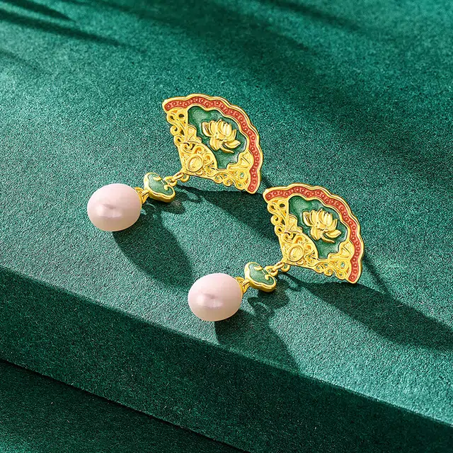 925