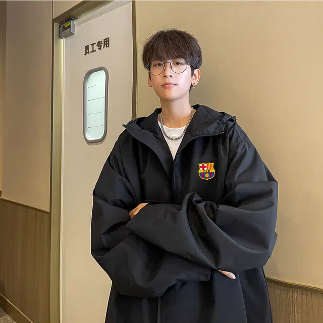 巴塞罗那足球俱乐部 美式复古拉链徽章字母印花连帽休闲宽松夹克外套 男女同款