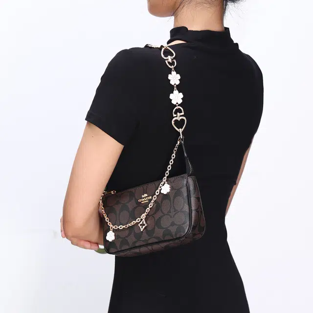 coach nolita 19